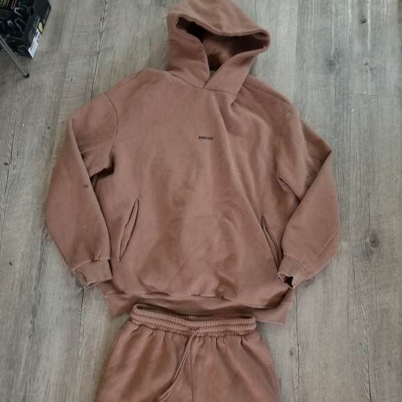 Meshki sweatsuit set - Picture 3 of 5